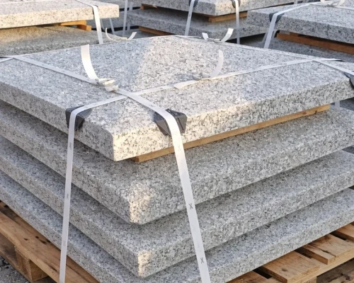 czapy-granitowe-na-slupy-1